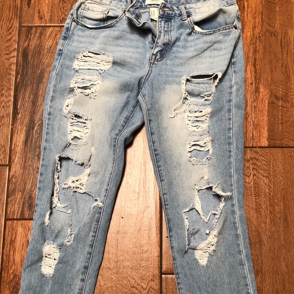 Forever 21 ripped distressed jeans size 28